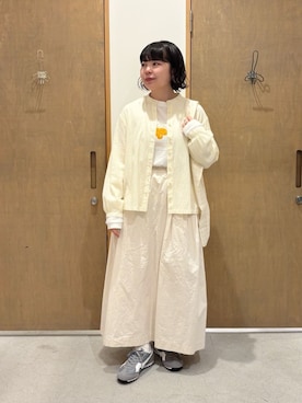 「bulle de savon（ビュルデサボン）のシャーリング バンドカラーシャツ（シャツ/ブラウス、ホワイト系）」を使った、bulle de savonさん（レディース・169cm）の春コーディネート