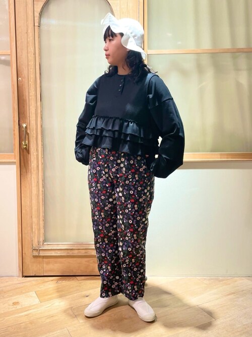 yuni（ユニ ）の「花刺繍パンツ（その他パンツ）」 - WEAR