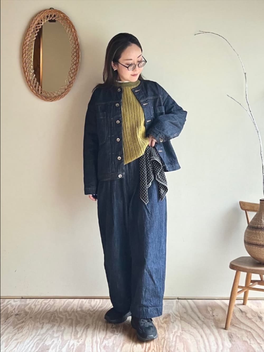 yuni（ユニ ）の「△cotton denim ノーカラー ブルゾン（デニム