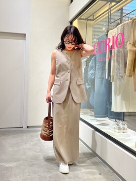 ベスト（ベージュ系）を使った「セットアップスタイル」の人気 