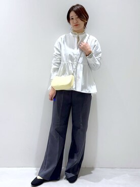「OPAQUE.CLIP（オペークドットクリップ）のペプラムシャツ【洗濯機OK】（シャツ/ブラウス、ホワイト系）」を使った、kojiさん（レディース・162cm）の冬コーディネート