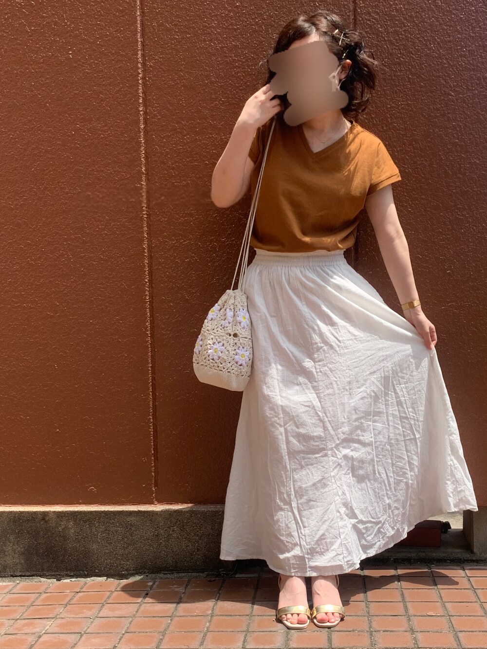 「休日コーデ、プチプラ、低身長女子、ロングスカート、初夏コーデ、ハンドメイド、ハンドバッグ、着回しコーデ」｜「earth music&ecologyのキャンブリックフレアスカート ＊（スカート、ホワイト系）」を使った、Saltさん（レディース・152cm）の春コーディネートの1枚目の写真