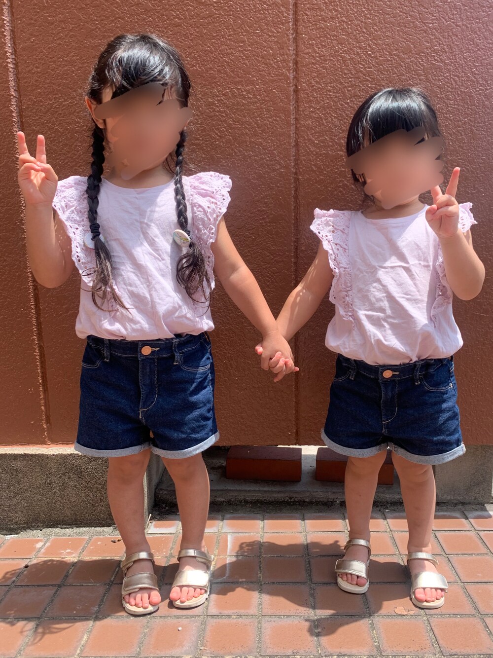 「ふたごコーデ、おそろいコーデ、H&Mキッズ、姉妹コーデ」｜「H&Mのアイテム（Tシャツ/カットソー、パープル系）」を使った、Saltさん（キッズ・100cm）の夏コーディネートの1枚目の写真