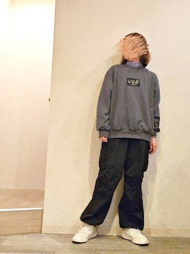 「GU（ジーユー）のアイテム（カーゴパンツ、ブラック系）」を使った、R!◎N.さん（レディース・156cm）の春コーディネート