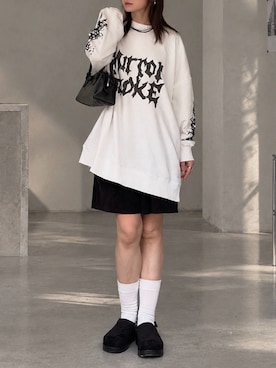 「MIRROR STOKE（ミラーストーク）の【ZOZO限定】MIRROR STOKE SWEATSHIRT/ミラーストークスウェットシャツ（スウェット、ホワイト系）」を使った、SIZUさん（レディース・156cm）の秋コーディネート