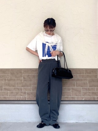 「MIRROR STOKE（ミラーストーク）の≪WEB限定≫【新色追加】MS LOGO TSHIRT/ミラーストークロゴティーシャツ（Tシャツ/カットソー）」を使った、SIZUさん（レディース・156cm）の春コーディネート