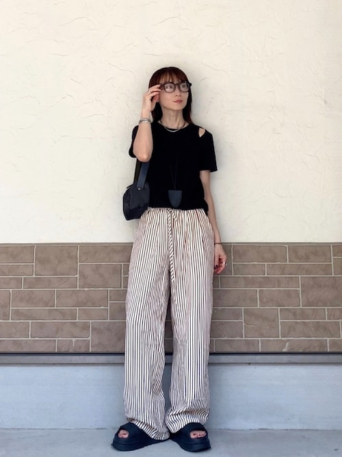 「Port(ポート)の【 Port / ポート 】 フェイクレザー メガネ サングラス ホルダー ネックレス(サングラス)」を使った、SIZUさん(レディース・156cm)の夏コーディネート