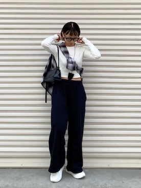 「アイテム（スニーカー）」を使った、SIZUさん（レディース・156cm）の秋コーディネート