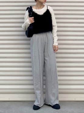 「ベロア」｜「アイテム（スウェットパンツ）」を使った、SIZUさん（レディース・156cm）の冬コーディネート