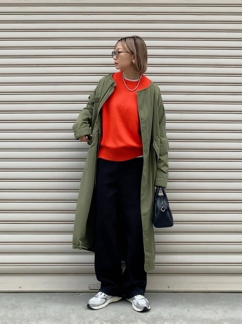 「ロンT、春コーデ、UNIQLO、ユニクロ、プチプラ、レイヤードスタイル、春アウター、おでかけコーデ、シンプルコーデ、きれいめカジュアル、休日スタイル、春服、カジュアルコーデ、ゆるコーデ、ラクチンコーデ」｜「JOURNAL STANDARD relumeのコットンナイロンノーカラーモッズコート◆（モッズコート、グリーン系）」を使った、SIZUさん（レディース・156cm）の春コーディネートの1枚目の写真
