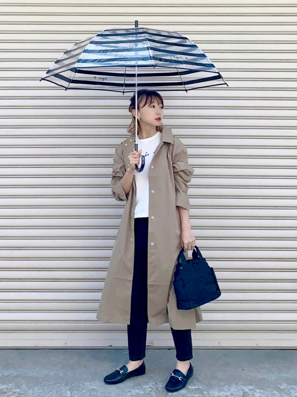SIZUさんの「PENRITH RAIN PACKABLE / パッカブルレインコート（Traditional Weatherwear）」を使ったコーディネートの1枚目の写真