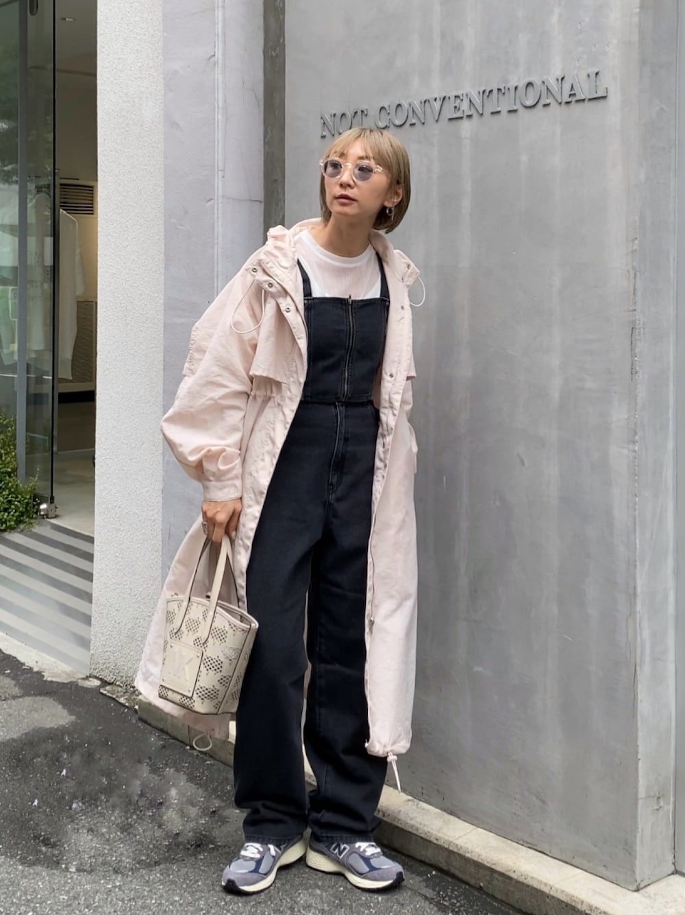 MICHAEL KORS ¥82,500 KIMBER 2 IN 1トート Kimber Small 2-in-1 Logo Embossed and Perforated Tote Bag