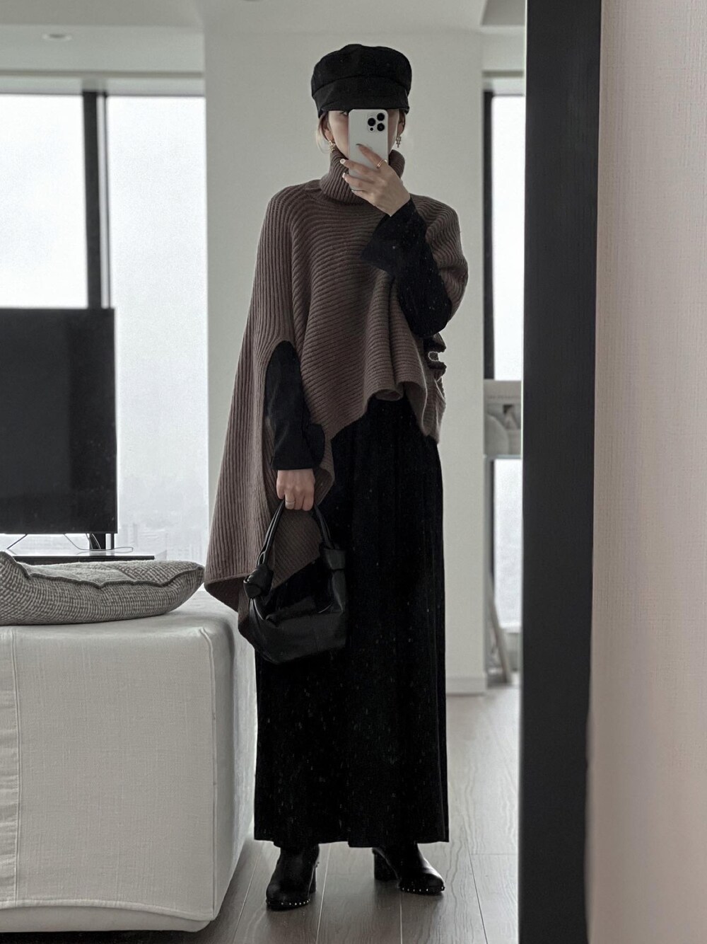 「休日スタイル、オトナカジュアル、ootd、レイヤードスタイル、低身長コーデ、ロングワンピース、ブーツ、キレイめ」｜「VALENTINOのアイテム（ブーツ、ブラック系）」を使った、仲村美香さん（レディース・157cm）の冬コーディネートの1枚目の写真