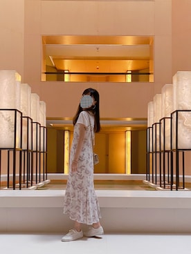 「ホワイトスニーカー」｜「アイテム（ワンピース/ドレス）」を使った、KOKONEさん（レディース・168cm）の春コーディネート