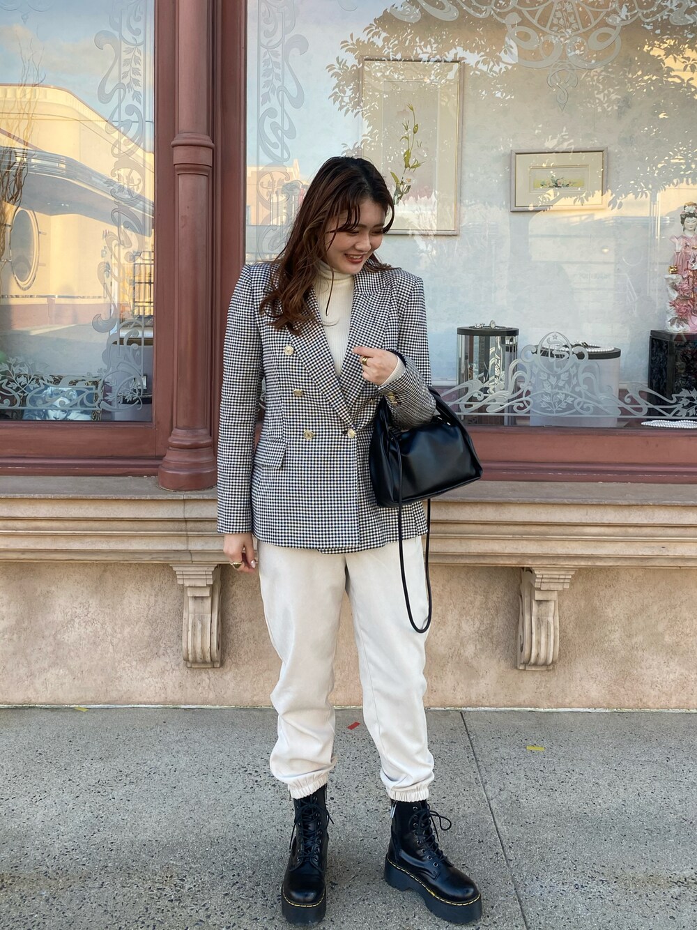 「秋コーデ、オトナカジュアル、ジョガーパンツ、カジュアル、パンツスタイル、ジャケット、厚底ブーツ、ドクターマーチン、ZARA、タートルネック」｜「ZARAのアイテム（ジャケット/アウター、グレー系）」を使った、みささん（レディース・162cm）の秋コーディネートの1枚目の写真
