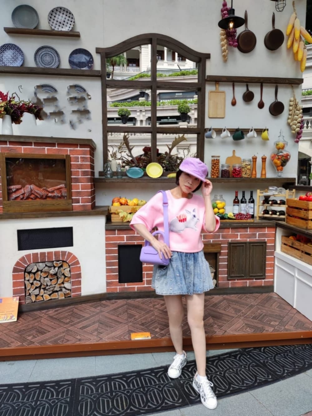 「no brandのアイテム（トップス、ピンク系）」を使った、Ada Ngさん（レディース・157cm）の秋コーディネートの1枚目の写真