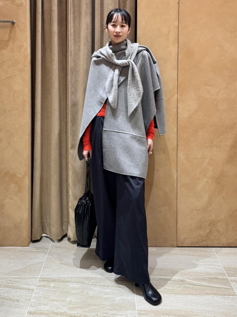 ADAM ET ROPE'（アダムエロペ）の「カシミアブレンドポンチョストール