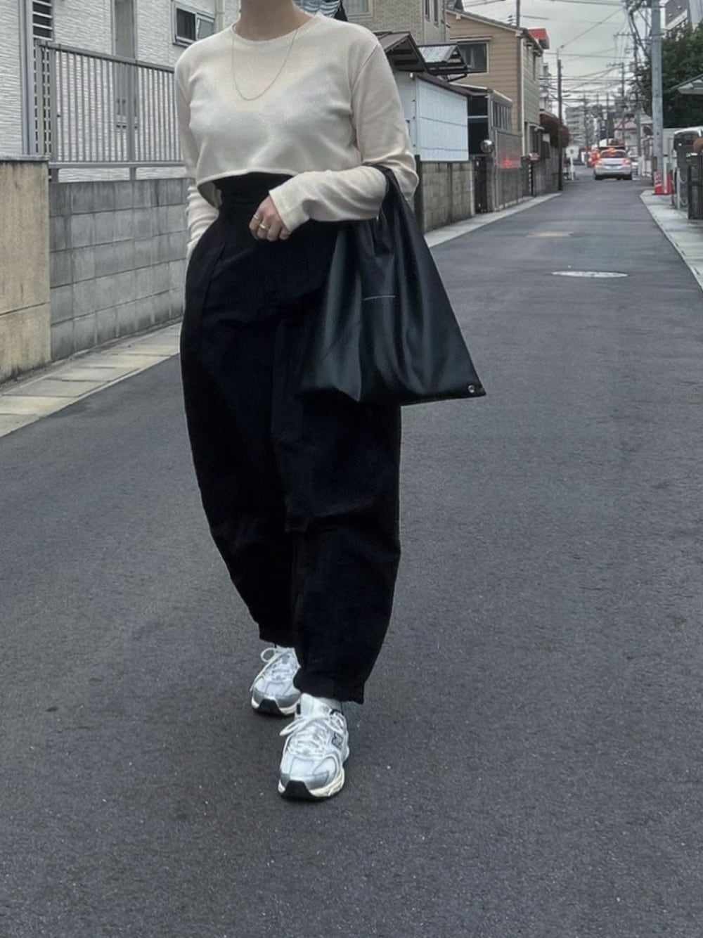 「ootd、カジュアル、休日コーデ、白黒コーデ、シャカパン、スニーカー、骨格ストレート、低身長、チビーズ✳︎」｜「NEW BALANCEのNew Balance MR530TA / ニューバランス MR530TA（スニーカー、ホワイト系）」を使った、Amiさん（レディース・154cm）の夏コーディネートの1枚目の写真
