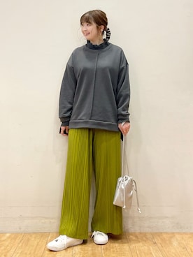 「ピスタチオ」｜「アイテム（スウェット）」を使った、リナさん（レディース・160cm）の冬コーディネート