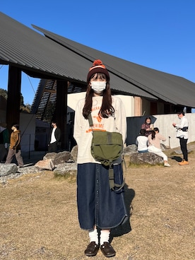 「デニムワンピース」｜「アイテム（スリッポン）」を使った、AMANEさん（レディース・163cm）の秋コーディネート