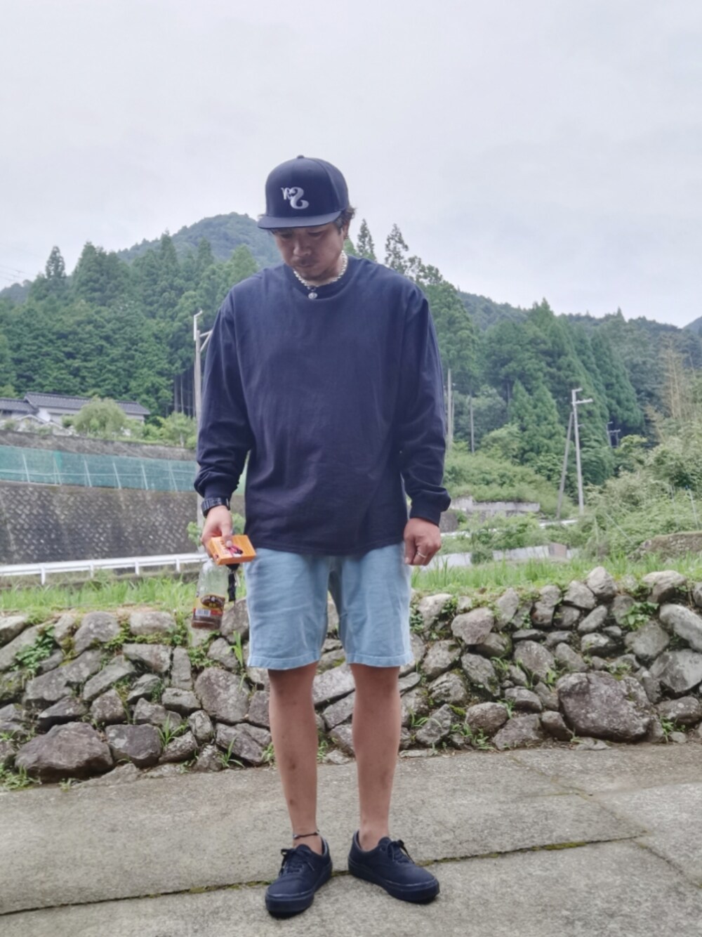 「シンフルコーデ、シンプル、ラフ、VANS、大人コーデ、ゆるコーデ、春夏コーデ、スニーカーコーデ、大人カジュアル」｜「VANSのアイテム（スニーカー、ブラック系）」を使った、mightyfly12さん（メンズ・177cm）の夏コーディネートの1枚目の写真