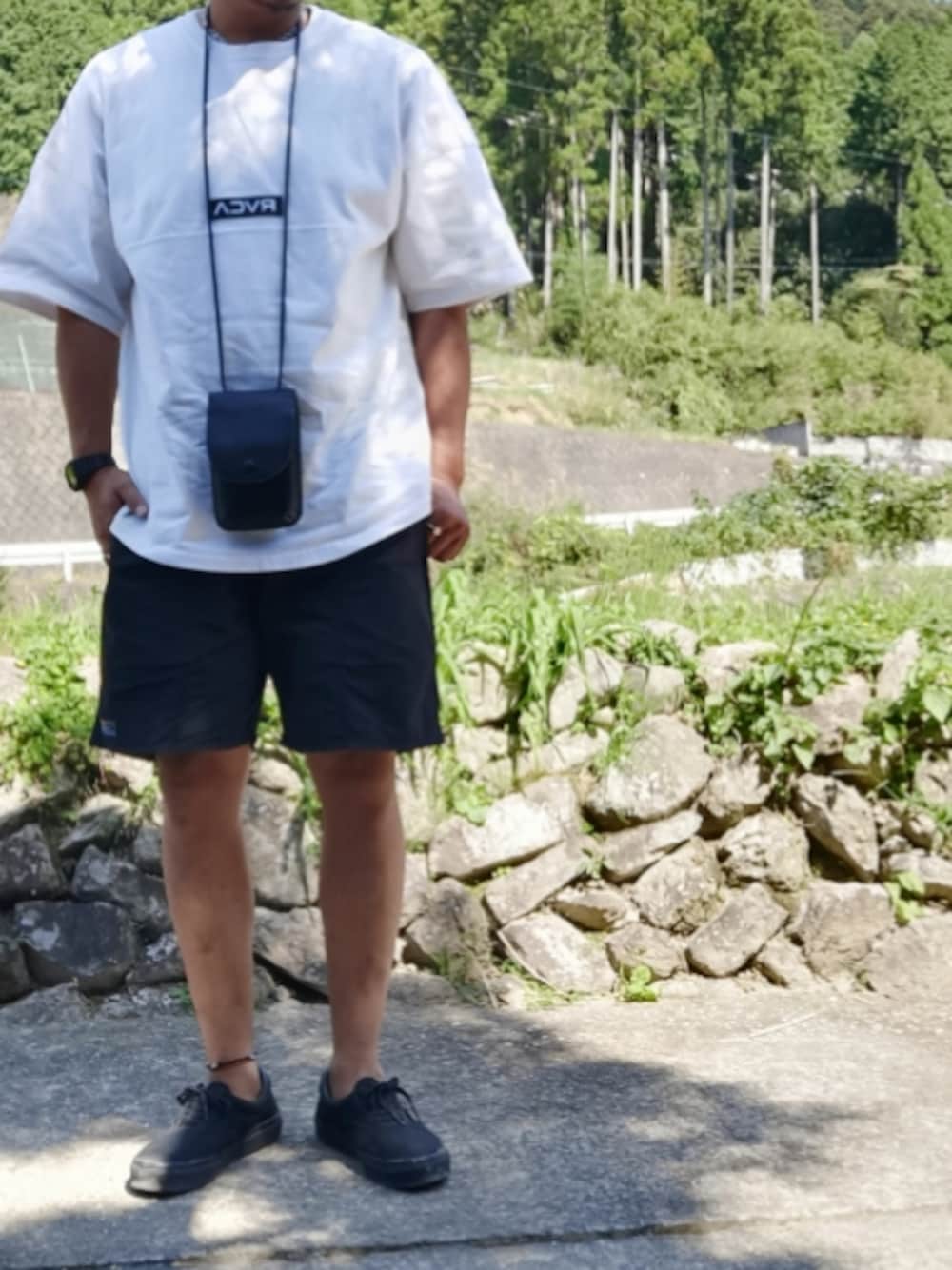 「シンプルコーデ、スニーカー、夏コーデ、ラフ、G-SHOCK、VANS、黒、ブラック」｜「FREAK'S STOREのWEB限定 コットン/ナイロン バギーズ ショーツ（その他パンツ、ブラック系）」を使った、mightyfly12さん（メンズ・177cm）の秋コーディネートの1枚目の写真