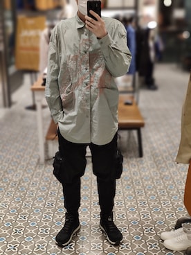 「men」｜「アイテム（チノパンツ）」を使った、Dasabala Limさん（メンズ・185cm）の春コーディネート