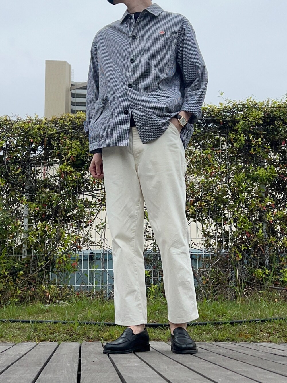 「ごきげんウィーク」｜「green label relaxingの別注［ジャラン スリウァヤ］▲JS GRAIN ローファー（ローファー、ブラック系）」を使った、KOBAさん（メンズ・178cm）の春コーディネートの1枚目の写真