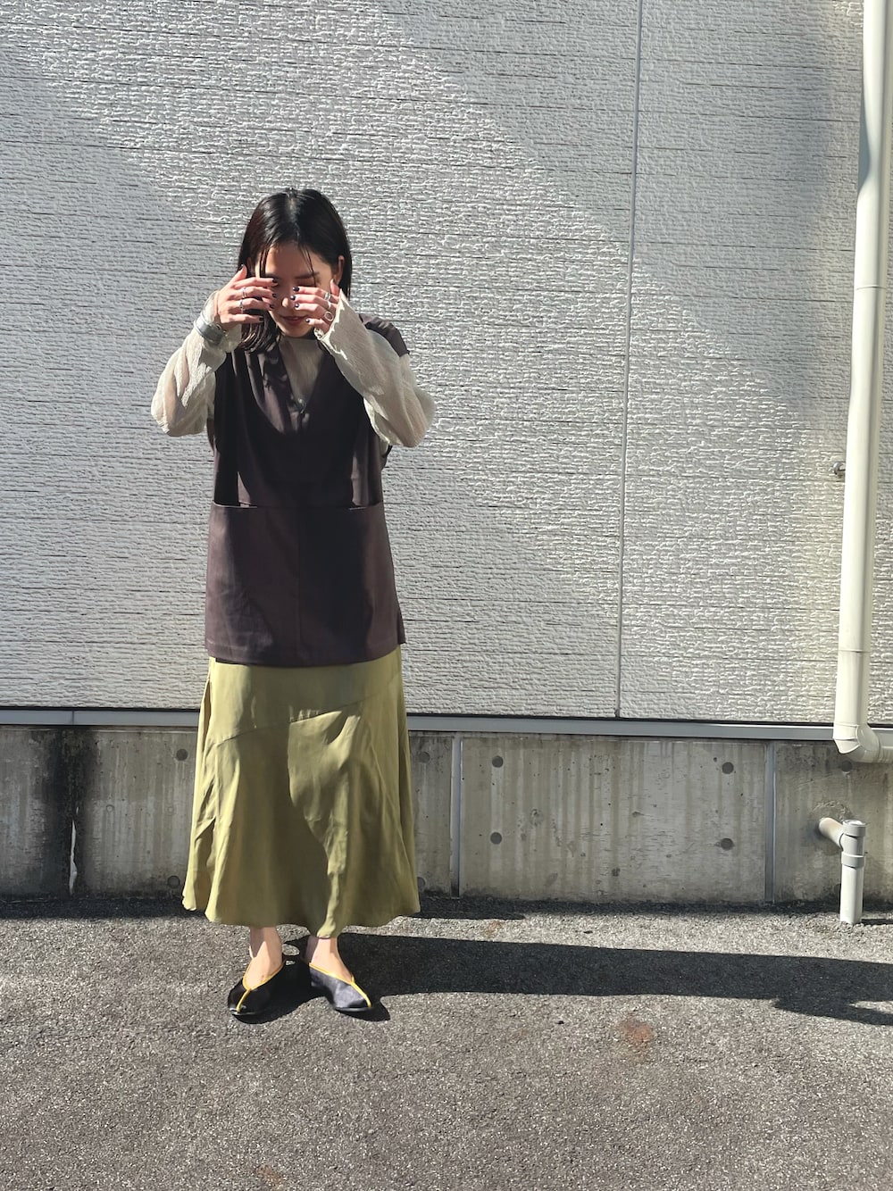 「ITEMS URBANRESEARCHのハギマーメイドスカート（スカート、グリーン系）」を使った、HIRANOさん（レディース・160cm）の秋コーディネートの1枚目の写真