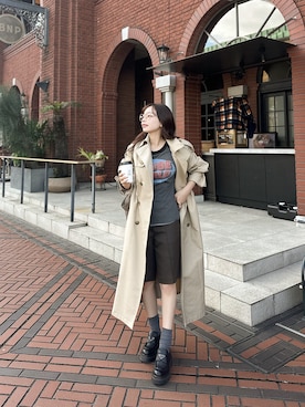 「アイテム（トレンチコート）」を使った、三村有希さん（レディース・157cm）の秋コーディネート