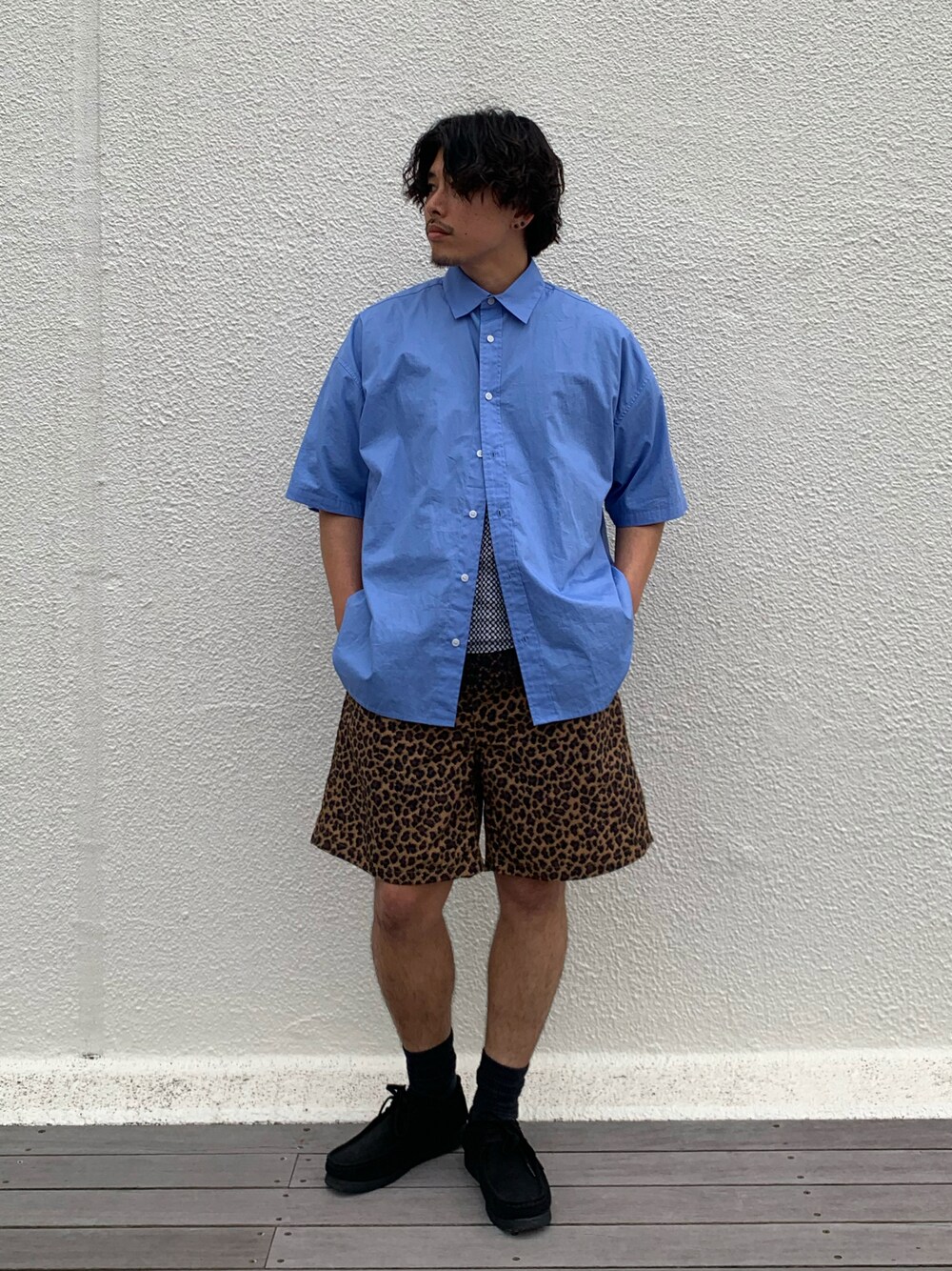「休日スタイル、シンプルコーデ、ストリート、ビッグシルエット、レイヤードスタイル、ハーフパンツ、厚底シューズ、シャツスタイル、メッシュニット、レオパード、ショーツ、革靴、大人カジュアル、初夏コーデ、夏コーデ」｜「CIAOPANIC TYPYの【新色追加！】ブロードビッグ半袖シャツ（シャツ/ブラウス、ブルー系）」を使った、皆川喬さん（メンズ・168cm）の夏コーディネートの1枚目の写真