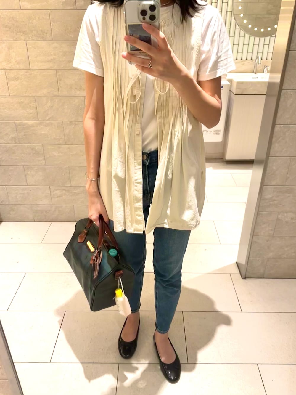 「オトナ女子、シンプルコーデ、休日スタイル、休日コーデ」｜「FREAK'S STOREのアイテム（トップス、ホワイト系）」を使った、yuさん（レディース・162cm）の秋コーディネートの1枚目の写真