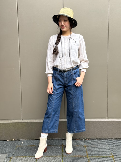 BANANA REPUBLIC FACTORY STORE　　刺繍ブラウス