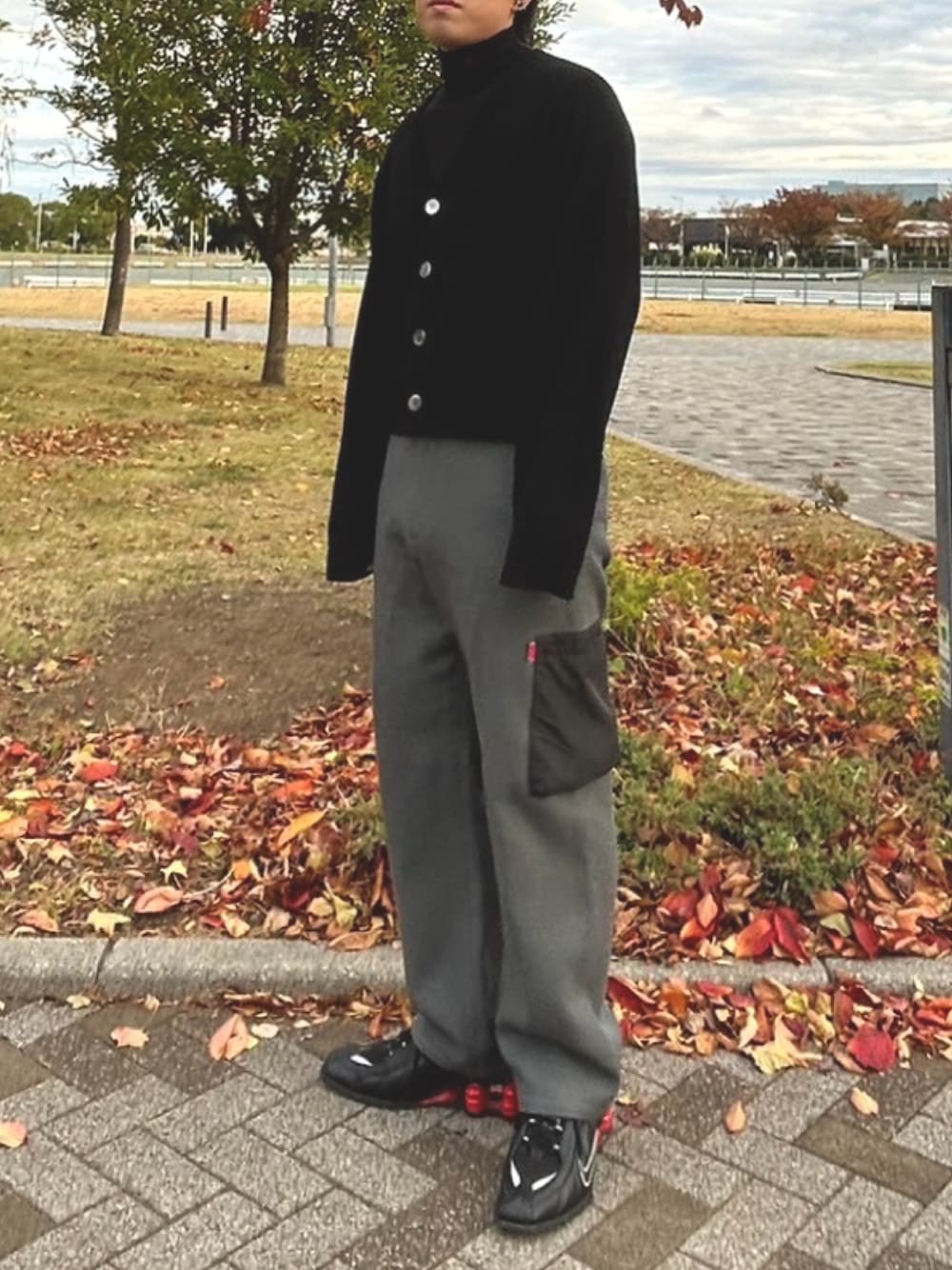 「メンズコーデ、undercover、RAF SIMONS、TAKAHIROMIYASHITA The SoloIst.、NIKE、martinerose、秋コーデ、メンズファッション、カーディガン、おしゃれさんと繋がりたい」｜「UNDERCOVERのアイテム（カーゴパンツ、グリーン系）」を使った、🎲さん（メンズ・177cm）の秋コーディネートの1枚目の写真