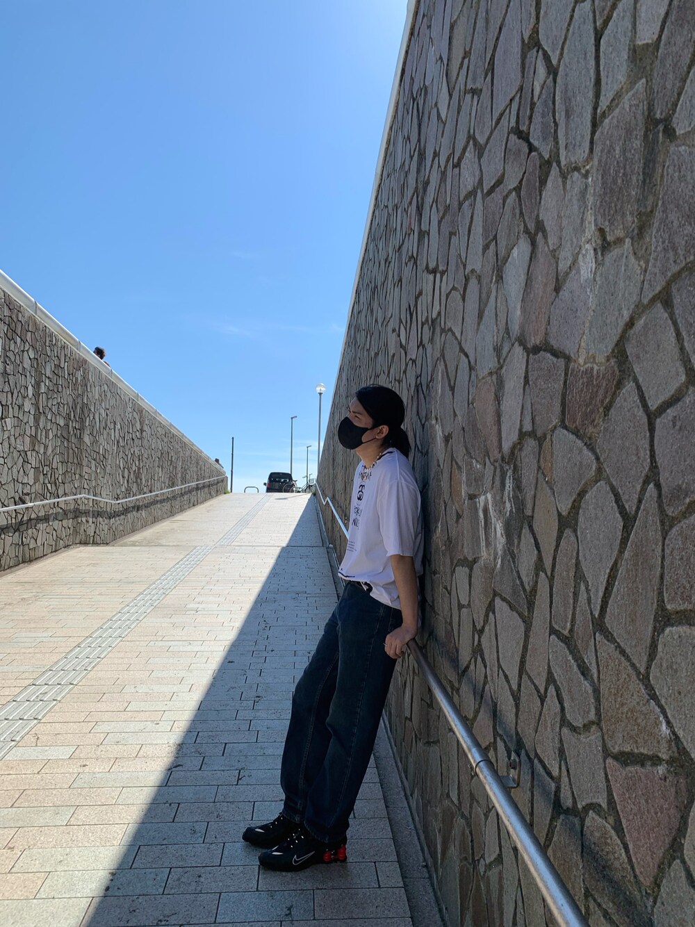 「シンプル、ワイドパンツ、タックイン、NIKE、Martine Rose、stussy、TAKAHIROMIYASHITA The SoloIst.、ootd、おしゃれさんと繋がりたい、デニムコーデ」｜「Levi'sのアイテム（デニムパンツ、ブルー系）」を使った、🎲さん（メンズ・177cm）の秋コーディネートの1枚目の写真