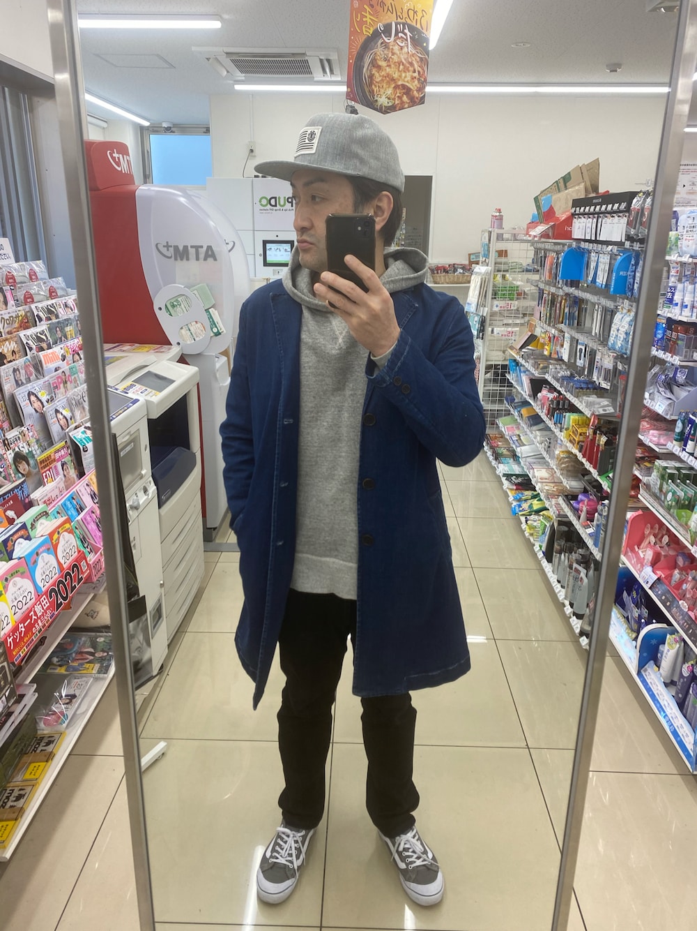 「スニーカー、チェスターコート、キャップ、パーカー、デニムコート、デニムオンデニム、おしゃれさんと繋がりたい、おやじコーデ、笑顔拡散、ひとりコート祭、WEARは皆の拠り所、笑顔の輪を繋ごう、繋ごう素敵な心の声を」｜「ELEMENTのアイテム（キャップ、グレー系）」を使った、hiroさん（メンズ・165cm）の秋コーディネートの1枚目の写真