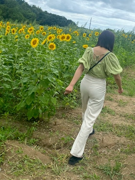 「ひまわり畑」｜「アイテム（パンツ）」を使った、モさん（レディース・154cm）の秋コーディネート