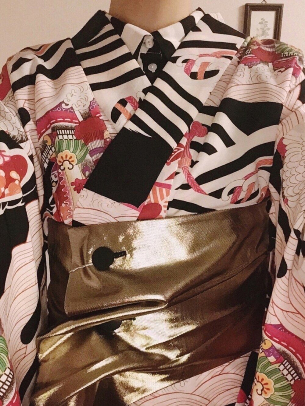 ブラック系のシャツ/ブラウス、ブラック系の着物、その他の和装小物を着用したレディースの春コーディネートの1枚目の写真