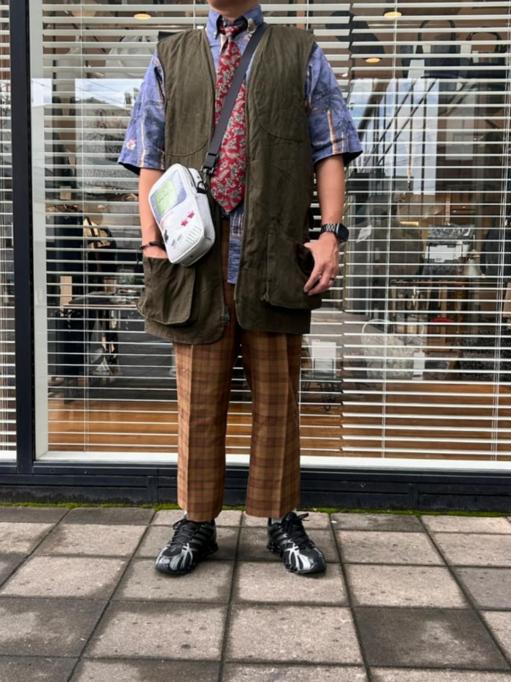 ベスト（グリーン系）を使った「ネクタイコーデ」の人気ファッション