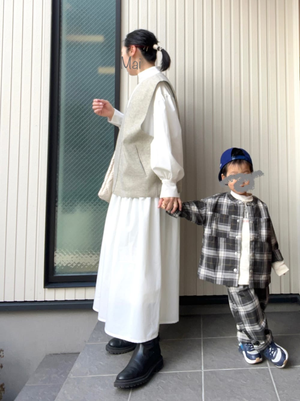 「おやこーで。、ほめられ本命コーデ、ワンピース、ベスト、stylemixer、セットアップ、キャップ、スニーカー、NIKE、AIRMAX90」｜「STYLEMIXERの2ピースベストレイヤードワンピース（ワンピース、ホワイト系）」を使った、mai✺maiさん（レディース・158cm）の冬コーディネートの1枚目の写真