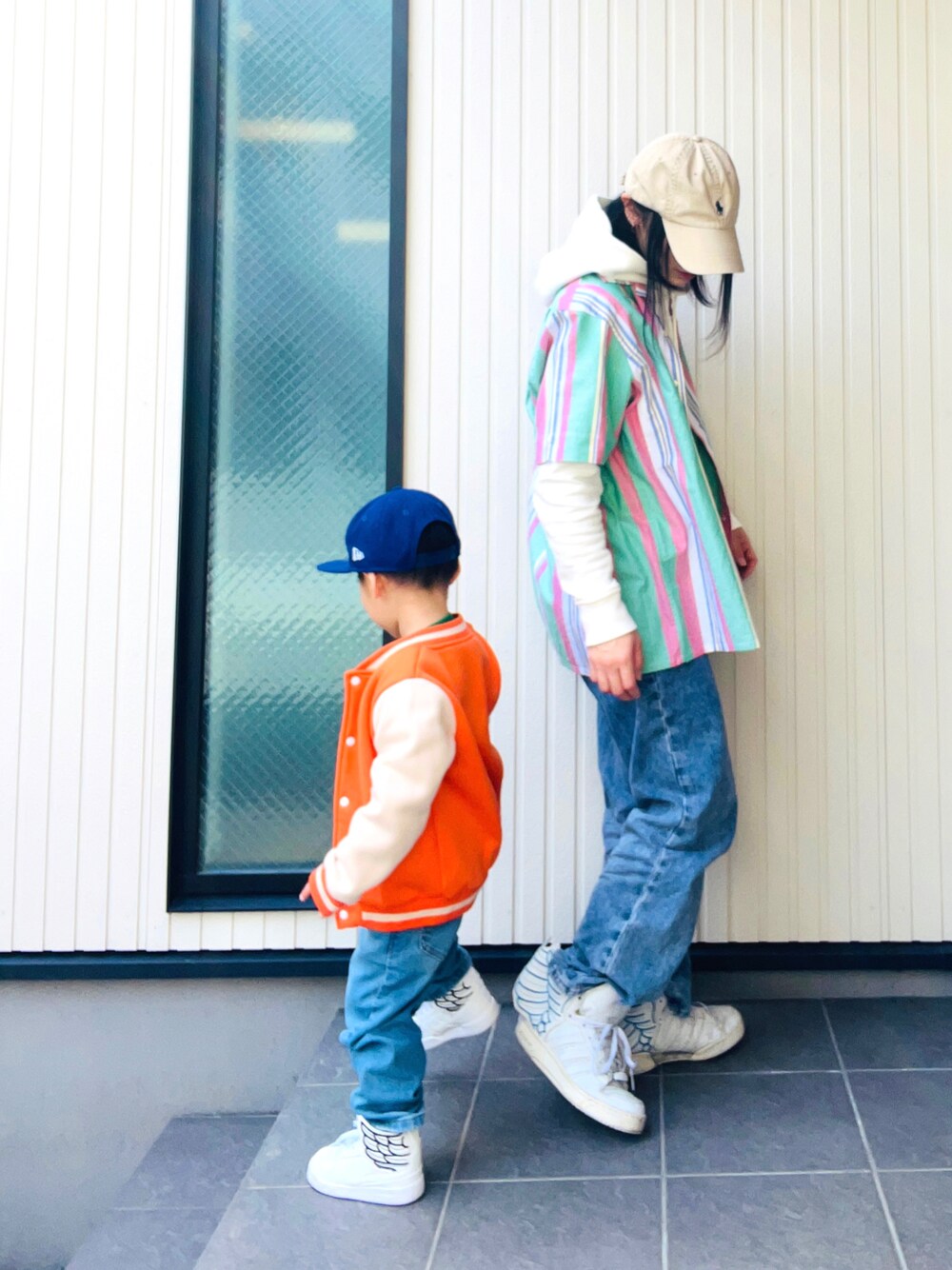「おやこーで。、春服デビュー宣言、スニーカー、adidas、adidas originals、ジェレミースコット、ウイング、デニム、やっぱりデニムが好き、キャップ、シャツスタイル、Ralph Lauren、ラルフローレン」｜「POLO RALPH LAURENの［RALPH LAUREN ラルフローレン］ BOYS CLASSIC SPORT CAP（キャップ、ベージュ系）」を使った、mai✺maiさん（レディース・158cm）の春コーディネートの1枚目の写真