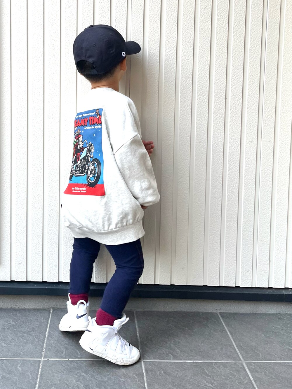 「マイベストコーデ2023、ストリート、キャップ、スニーカー、NIKE、モアテン、クリスマス、クリスマスに着たい服、新星WEARISTAにエントリー」｜「NEW ERAのNEW ERA/ニューエラ キッズ キャップ CAP ACPERF BOSRED GM 17J 11449306（キャップ、ブラック系）」を使った、mai✺maiさん（キッズ・100cm）の冬コーディネートの1枚目の写真
