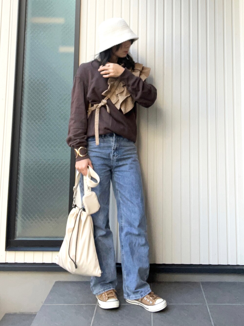 「ファッションを楽しもう、つけ襟、デニム、やっぱりデニムが好き、スニーカー、コンバース、バケットハット、しまむら様、プチプラ」｜「FREAK'S STOREのフクレマルチWAYギャザー付けフリル/付け襟（付け襟、ベージュ系）」を使った、mai✺maiさん（レディース・158cm）の秋コーディネートの1枚目の写真
