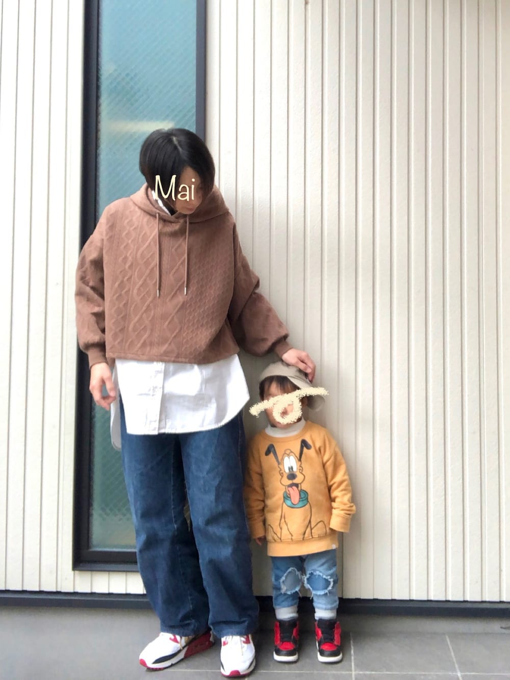 「おやこーで。、ディズニー、グーフィー、ミッキー、やっぱりデニムが好き、しまむら様、スニーカー、NIKE、エアマックス90」｜「しまむらのアイテム（パーカー、ブラウン系）」を使った、mai✺maiさん（レディース・158cm）の冬コーディネートの1枚目の写真