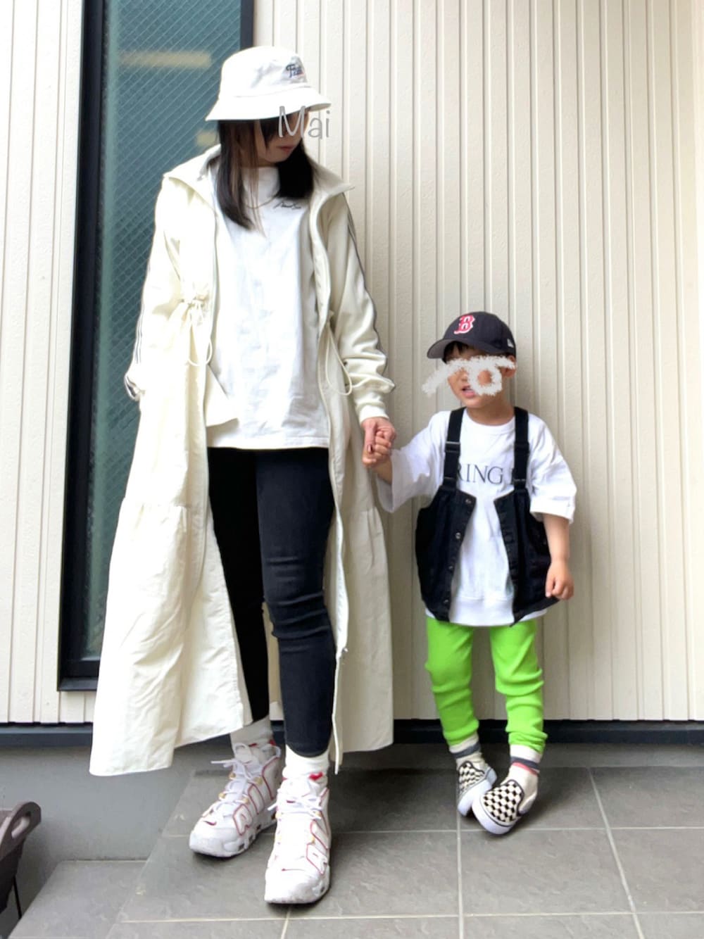 「おやこーで。、スニーカー、NIKE、モアテン、春色、ハット、キャップ、スポーツミックス」｜「LOWRYS FARMのトラックドッキングワンピース　996689（ワンピース、ホワイト系）」を使った、mai✺maiさん（レディース・158cm）の春コーディネートの1枚目の写真