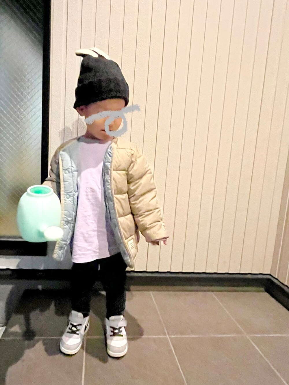 「秋服、ノーカラージャケット、ブルゾン、BEAMSmini、ビームスミニ、BEAMS、ビームス、ニット帽、うさみみ、SHEIN、スニーカー、NIKE」｜「BEAMS miniのBEAMS mini / サーモライト 中綿 ノーカラー ブルゾン (90～150㎝)（ブルゾン、ブラウン系）」を使った、mai✺maiさん（キッズ・90cm）の秋コーディネートの1枚目の写真