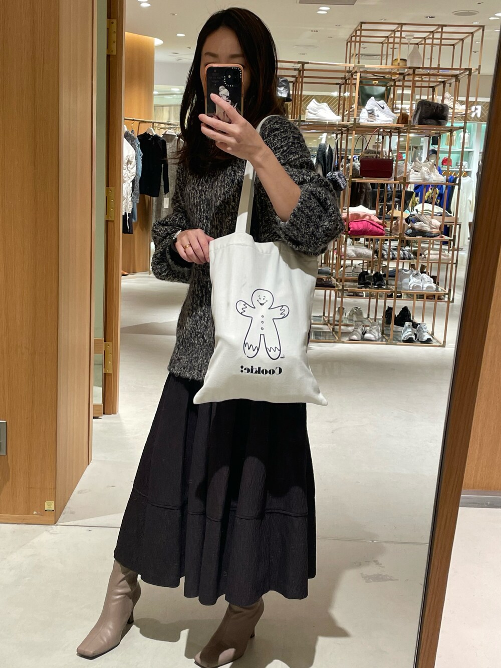 「秋冬コーデ、シンプルコーデ、オトナカワイイ、セットアップ、クリスマス、トートバッグ、RHC」｜「Mila Owenのアイテム（ワンピース、ブラック系）」を使った、mico020528さん（レディース・154cm）の冬コーディネートの1枚目の写真