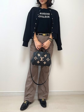 「ロゴニット」｜「アイテム（スラックス）」を使った、まろ(MARO)さん（レディース・165cm）の秋コーディネート