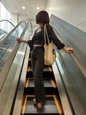 「アイテム（デニムパンツ）」を使った、沙菜さん（レディース・154cm）の秋コーディネート