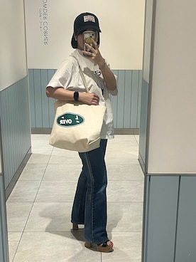 「アイテム（デニムパンツ）」を使った、沙菜さん（レディース・154cm）の秋コーディネート